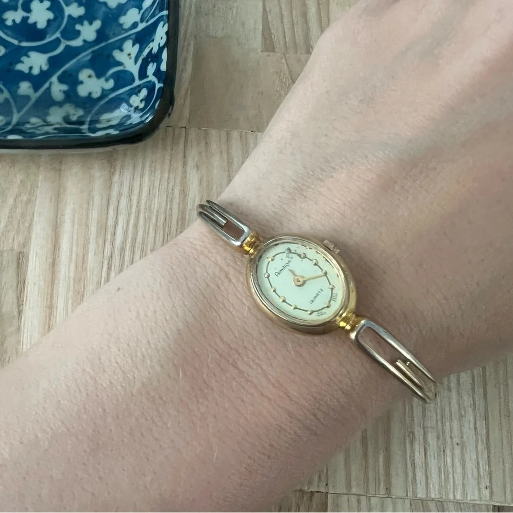 Vintage Armitron ladies oval gold tone bangle bracelet watch NEW BATTERY
